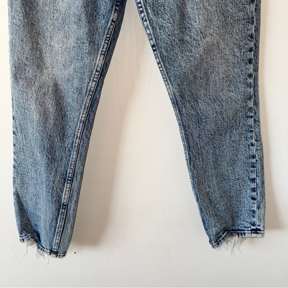 Abercrombie & Fitch The Mom High Rise Jeans Acid Wash
Denim Curve Love 26/2R - Picture 4 of 6